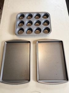 lot 278 image: 3-Piece Bakers Secret Metal Bakeware Set