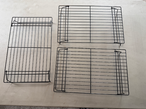 lot 280 image: 3-Piece Stackable Wire Cooling Rack Set
