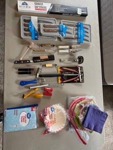 lot 282 image: Large Kitchen Gadget & Entertaining Essentials Lot