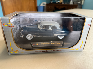 lot 290 image: 1949 Cadillac Series 62 Sedan Signature Models 132 Diecast Car New In Box