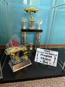 lot 345 image: Classic Car Show Trophy & Award Plaque Lot