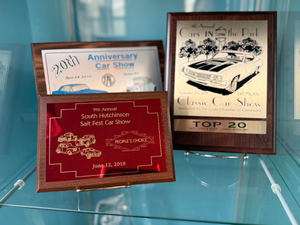 lot 346 image: Vintage Kansas Car Show Award Plaque Collection (2010-2011)  Peoples Choice, Top 20 & 3rd Place