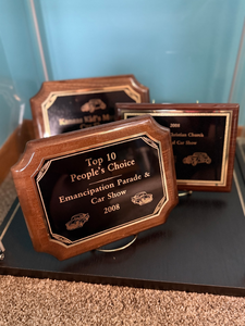 lot 349 image: Vintage Kansas Car Show Plaque Collection (2008)  Peoples Choice & Top 5 Awards